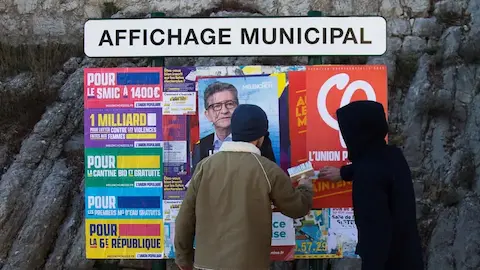 La-France-insoumise-04-en-campagne-a-Sisteron-pour-le-programme-de-lUnion-populaire-avec-Jean-Luc-Melenchon-en-2022-progamme mobile