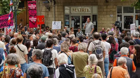 Manifestation contre l'extrême-droite le 19 juin 2024 à Forcalquier avec Léo Walter pour La France insoumise - NFP 04 mobile